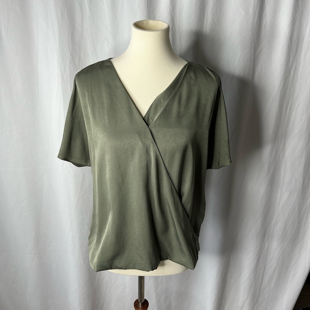 Bar III Olive Cold Shoulder Shoulder Top - Large